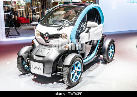 Paris, France, Octobre 09, 2018 : petite Renault Twizy électrique au Mondial de l'Automobile de Paris, produit par le fabricant automobile multinationale française Re Banque D'Images