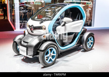 Paris, France, Octobre 09, 2018 : petite Renault Twizy électrique au Mondial de l'Automobile de Paris, produit par le fabricant automobile multinationale française Re Banque D'Images