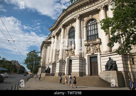 SOFIA, BULGARIE - 22 juin 2019 : Façade de l'Université Saint Kliment Okhridski de Sofia, Bulgarie. Université de Sofia célèbre bâtiment principal. Banque D'Images