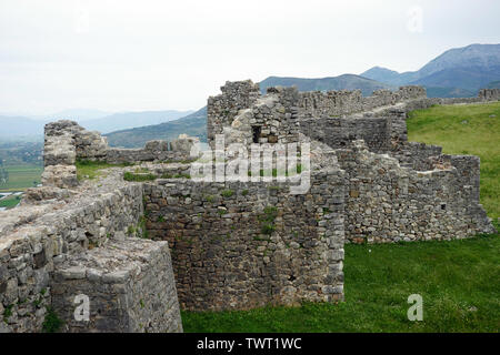 LEZHE, ALBANIE - CIRCA MAI 2019 Ruines du mur dans le vieux fort Banque D'Images