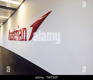 Vienne, Autriche : mai/20/2019 - l'Aéroport International de Vienne. Beau design unique. Logo d'Austrian Airlines. Banque D'Images