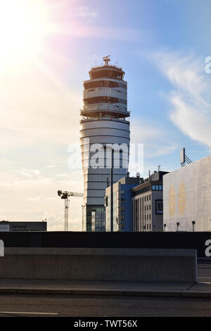 Vienne, Autriche : mai/20/2019 - l'Aéroport International de Vienne (construit en 1938 et l'aéroport le plus grand d'Autriche). Tour de contrôle de la communication. Banque D'Images