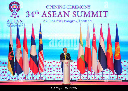 Bangkok, Thaïlande. 23 Juin, 2019. Le premier ministre Prayuth Chan-ocha aborde la cérémonie d'ouverture de l'Association des nations de l'Asie du Sud-Est (ANASE), qui s'est tenue à Bangkok, Thaïlande, le 23 juin 2019. La cérémonie d'ouverture du 34e Sommet de l'ASEAN s'est tenu à Bangkok le dimanche. Credit : Rachen Sageamsak/Xinhua/Alamy Live News Banque D'Images