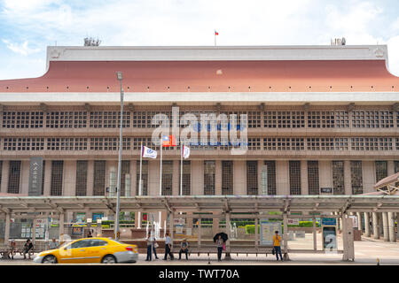 La gare principale de Taipei est une importante plaque tournante à Taipei, avec plus d'un demi-million de passagers chaque jour. Situé dans la région de Zhongzheng District, Taipei, Taiwan. Banque D'Images