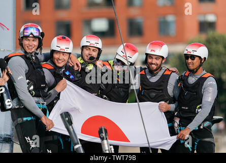 Le Japon l'équipe de SailGP skippé par Nathan Outteridge célébrer remportant SailGP à New York à la fin de la Journée de la course 2, cas 3, cas de la saison 1 SailGP à New York City, New York, United States. Banque D'Images