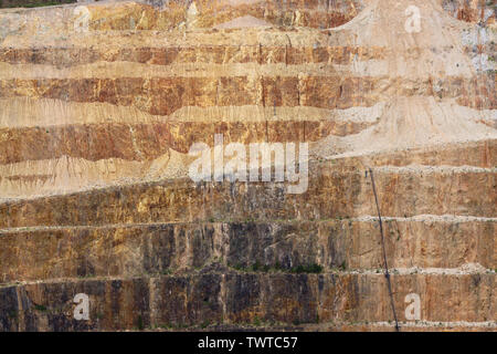 La mine de Martha est une mine d'or dans la Nouvelle Zélande ville de Waihi. La photo montre les terrasses de la mine d'or à ciel ouvert. Banque D'Images