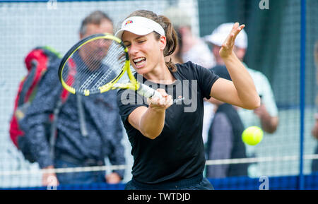 Eastbourne UK 23 juin 2019 - Johanna Konta de Grande-bretagne pratiques sur une cour à l'extérieur de la vallée de la nature qui a eu lieu le tournoi international de tennis du Devonshire Park à Eastbourne . Crédit photo : Simon Dack / TPI / Alamy Live News Banque D'Images