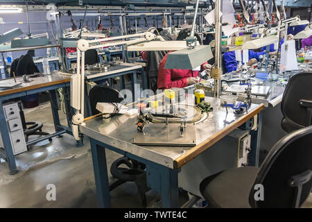 Machines pour polir des diamants, diamants, de classement de la femme africaine. En Afrique , le Botswana Banque D'Images