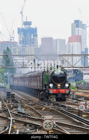 61306 sur le Mayflower course inaugurale du Royal Windsor Express à vapeur sur le 4 juin 2019. Banque D'Images