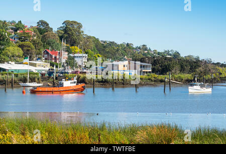 Bateaux et yachts amarrés dans la Rivière Tamar à Launceston, en Tasmanie, en Australie. Banque D'Images