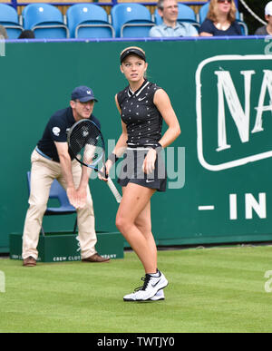 Eastbourne UK 23 juin 2019 - Katie Swan de la Grande-Bretagne en action contre Shuai Zhang de Chine à la vallée de la nature qui a eu lieu le tournoi international de tennis du Devonshire Park à Eastbourne . Crédit photo : Simon Dack / TPI / Alamy Live News Banque D'Images