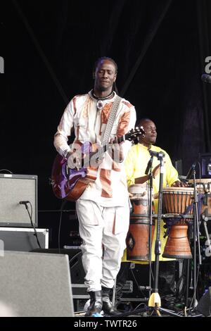 Sefton Park, Liverpool, Royaume-Uni. 23 Juin, 2019. Le Sénégal a Carlou D, sur la scène du Festival de musique de l'Afrique 2019 Oye à Liverpool's Sefton Park.Le festival gratuit est le plus grande célébration de la musique des Caraïbes et d'Afrique et de la culture et attire des milliers de personnes au cours de la fin de semaine. Credit : Ken biggs/Alamy Live News Banque D'Images