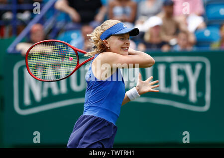 Le Devonshire Park, Eastbourne, Royaume-Uni. 23 Juin, 2019. Tournoi International de Tennis Nature Valley ; Harriet Dart (GBR) retourne contre Anet Kontaveit (EST) : Action de Crédit Plus Sport/Alamy Live News Banque D'Images