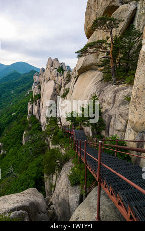 Coucher du soleil au sommet d'Ulsan Corée - montagne Seoraksan National Park Banque D'Images