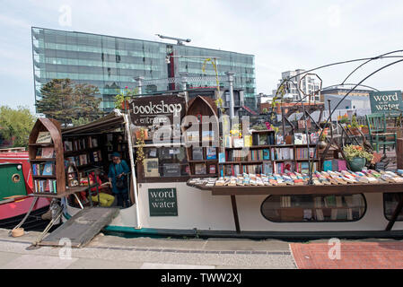 Mot sur l'eau, la péniche du livre de Londres, Librairie sur Regent's Canal Kings Cross Londres Angleterre Royaume-uni Grande-Bretagne Banque D'Images