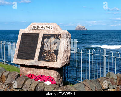 Hommage commémoratif au Coastal Command de la Royal Air Force près du centre d'oiseaux de mer, North Berwick, East Lothian, Ecosse, Royaume-Uni. Banque D'Images