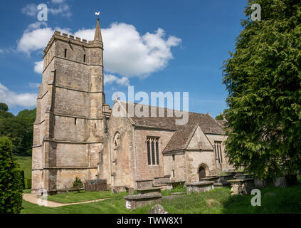 L'église de Sainte Marie la Vierge à Hawkesbury, South Gloucestershire, Royaume-Uni. Un bâtiment classé construit au 12ème siècle avec plus tard Banque D'Images