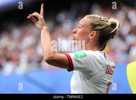 L'Angleterre Toni Duggan en action lors de la Coupe du Monde féminine de la fifa, série de seize match au niveau de l'état du Hainaut, Valenciennes. Banque D'Images