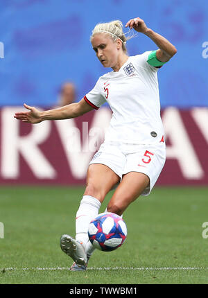 L'Angleterre Steph Houghton en action lors de la Coupe du Monde féminine de la fifa, série de seize match au niveau de l'état du Hainaut, Valenciennes. Banque D'Images