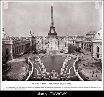 Vintage des années 1900, la promotion de l'image universelle de Paris. Vue sur le Champ de Mars, de la Tour Eiffel et des fontaines du Château d'eau' au cours de l'Exposition Universelle de Paris de 1900. France Banque D'Images