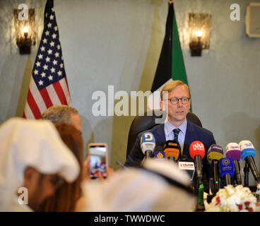 La ville de Koweït, Koweït. 23 Juin, 2019. Représentant spécial des États-Unis pour l'Iran Brian Hook parle lors d'une conférence de presse dans la ville de Koweït, Koweït, le 23 juin 2019. Représentant spécial des États-Unis pour l'Iran Brian Hook le dimanche a appelé le monde à exhorter l'Iran à réduire les tensions dans la région du Golfe. Credit : Asad/Xinhua/Alamy Live News Banque D'Images