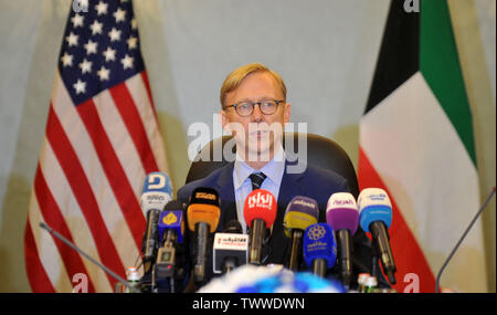 La ville de Koweït, Koweït. 23 Juin, 2019. Représentant spécial des États-Unis pour l'Iran Brian Hook parle lors d'une conférence de presse dans la ville de Koweït, Koweït, le 23 juin 2019. Représentant spécial des États-Unis pour l'Iran Brian Hook le dimanche a appelé le monde à exhorter l'Iran à réduire les tensions dans la région du Golfe. Credit : Asad/Xinhua/Alamy Live News Banque D'Images