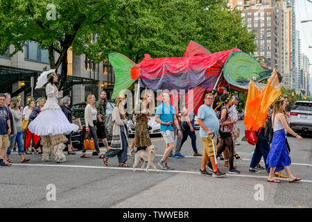 Gathering Festival, célébration du solstice d'été et Parade, Yaletown, Vancouver, Colombie-Britannique, Canada. Banque D'Images