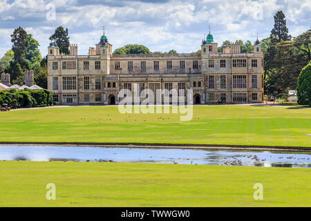 Audley End House et jardins près de Saffron Walden, Essex, Angleterre, RU, FR Banque D'Images