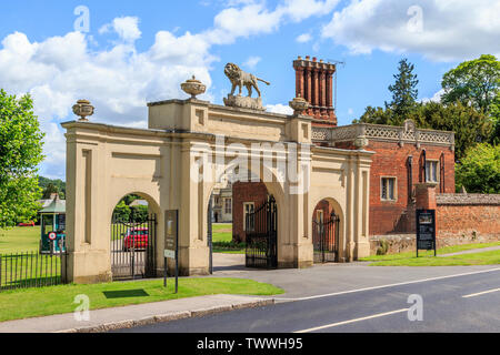 Archway d'entrée des visiteurs d'Audley End House et jardins près de Saffron Walden, Essex, Angleterre, RU, FR Banque D'Images