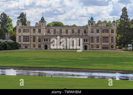 Audley End House et jardins près de Saffron Walden, Essex, Angleterre, RU, FR Banque D'Images