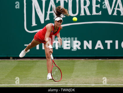 Le Devonshire Park, Eastbourne, Royaume-Uni. 23 Juin, 2019. Tournoi International de Tennis Nature Valley ; Monica Puig (PUR) sert à Elise Mertens (BEL) : Action de Crédit Plus Sport/Alamy Live News Banque D'Images