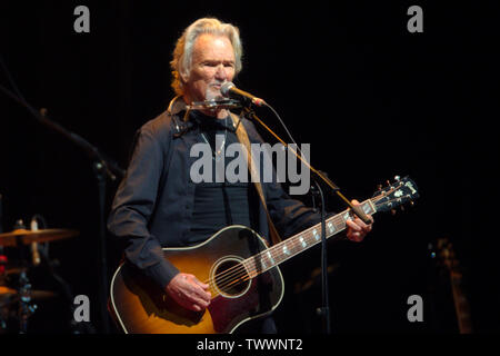 Kris Kristofferson & les étrangers d'effectuer en direct sur scène à l'Admiralspalast le 10 juin 2019 à Berlin, Allemagne. Banque D'Images