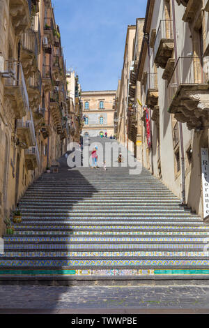 Caltagirone, Italie - 15 mars 2018 : cas de l'Escalier de Santa Maria Del Monte. Banque D'Images