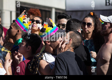 SÃO PAULO, SP - 23.06.2019 : PARADA DEL ORGULLO 2019 LGBT - La parade de la fierté LGBT a lieu aujourd'hui à l'avenue Paulista et de la Rua do Consolação. Avant même la publication le nombre de participants est manifestement plus bas que ceux de la dernière édition. São Paulo, le 23 juin 2019. (Photo : Van Campos/Fotoarena) Banque D'Images