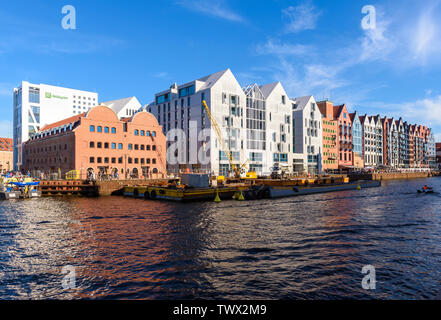 GDANSK, Pologne - 22 juin 2019 : rivière Motlawa et à l'architecture de l'île de greniers. Gdansk. L'Europe. Banque D'Images