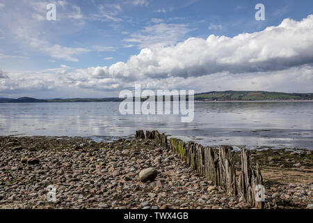 Brise-lames sur le Moray Firth, Ardersier, Highlands, Scotland, UK Banque D'Images