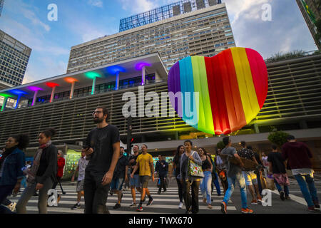 23 juin 2019 - SÃ£o Paulo, SÃ£o Paulo, Brésil - SÃ£o Paulo (SP), 23/06/2019 - Gay Pride Brésil 2019 fêtards -participer à la Gay Pride Parade le long de l'Avenue Paulista à Sao Paulo, Brésil, le 23 juin 2019. Credit : Cris Faga/ZUMA/Alamy Fil Live News Banque D'Images