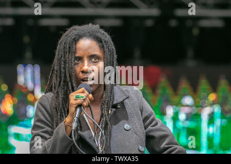 Royaume-uni ; 23 juin 2019 Divertissement. JAH JAH9 ; 9 Janine Elizabeth Cunningham et le traitement Dub Effectuer une émission spirituelle aux foules dans Sefton Park à l'Afrique de l'événement. Oye Liverpool /AlamyLiveNews MediaWorldImages ; crédit. Banque D'Images