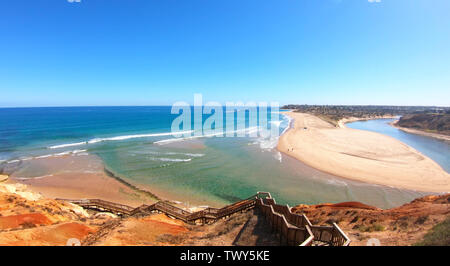 Antenne de la spectaculaire Drone South Australian Southport Onkaparinga River et le littoral de l'estuaire de la bouche. Banque D'Images