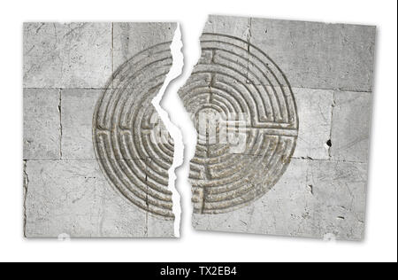 Photo extraite d'un labyrinthe sculpté sur mur de pierre d'une église romane - notion de droit Banque D'Images