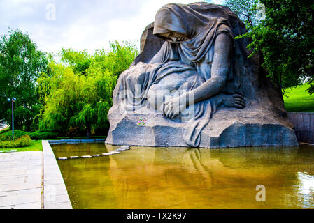 VOLGOGRAD, RUSSIE - 26 MAI 2019 : mère en deuil monument sur Mamaïev Kourgan. Banque D'Images