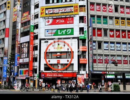 Scène de rue, Shinjuku, Tokyo, Japon Banque D'Images