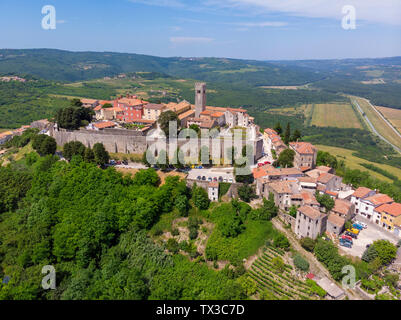 Vue aérienne de Motovun, une ville perchée en Istrie, Croatie Banque D'Images