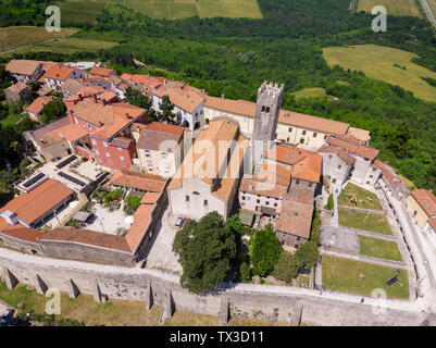 Vue aérienne de Motovun, une ville perchée en Istrie, Croatie Banque D'Images