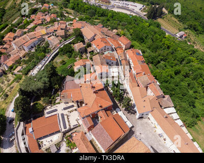 Vue aérienne de Motovun, une ville perchée en Istrie, Croatie Banque D'Images