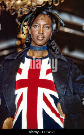 Naomi Campbell portant un T shirt drapeau de l'Union européenne à la London fashion week Banque D'Images