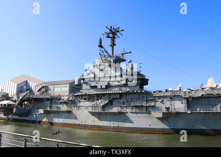 Intrepid Sea, Air & Space Museum, Pier 86, New York City, New York, USA Banque D'Images