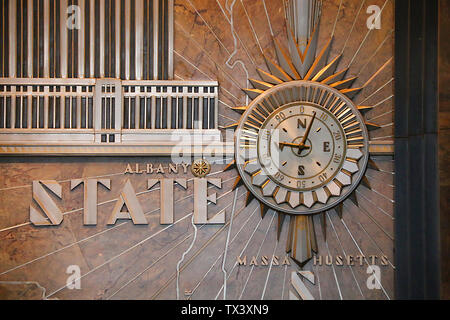 Plaque commémorative dans le hall de l'Empire State Building, New York City, New York, USA Banque D'Images