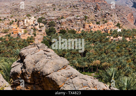 In Misfat al Abriyyin et montagnes, Ad Dakhiliyah, Oman Banque D'Images