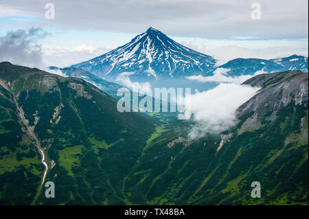 La Russie, Kamchatka, vue aérienne de Vilyuchinsk volcano Banque D'Images